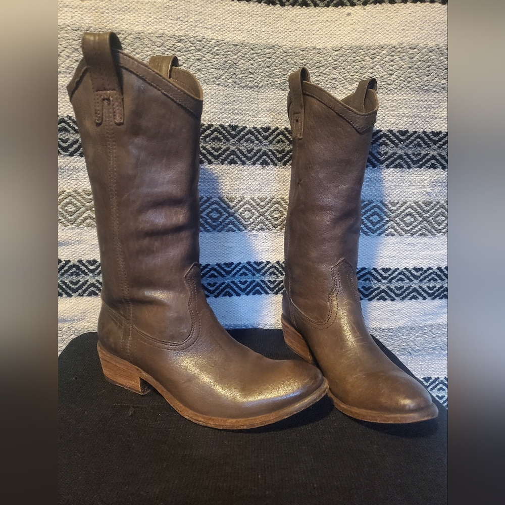 Frye Carson boots, size 7.5